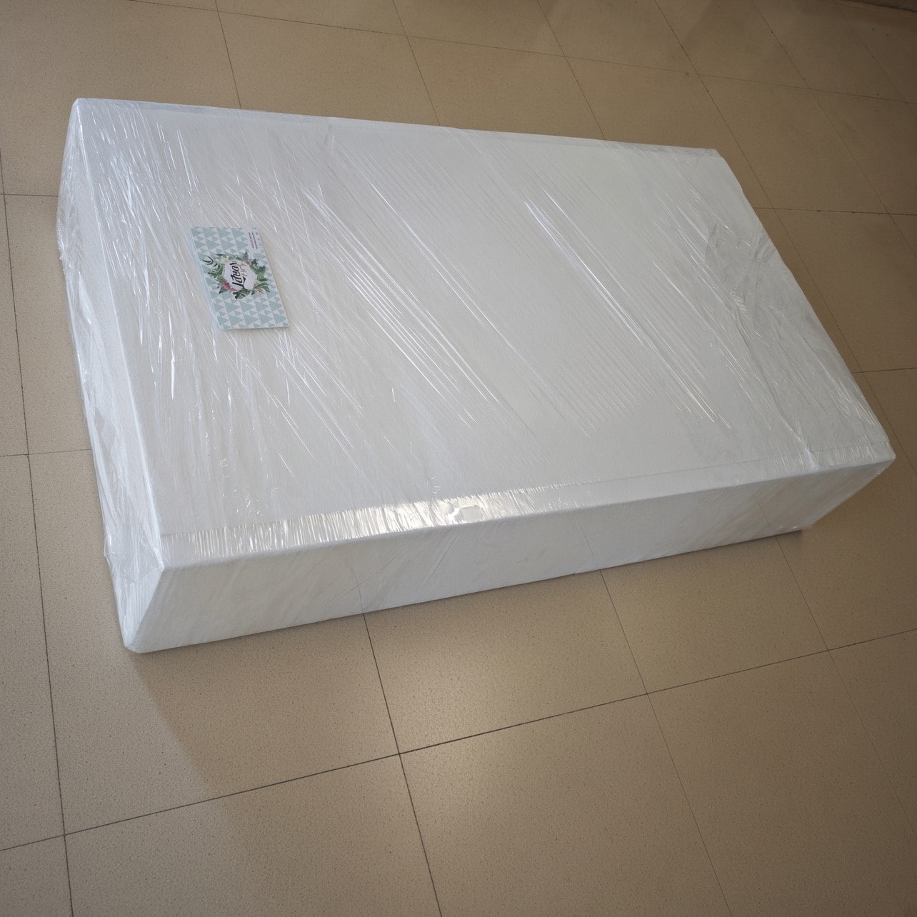 Embalagem de poliestireno protegida e preparada para transporte